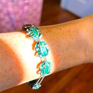 Beautiful frog bracelet costume jewelry bracelet. Vintage.